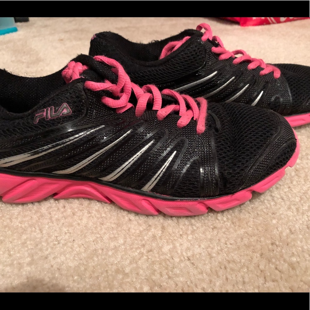 💕Women’s FILA Sneakers💕